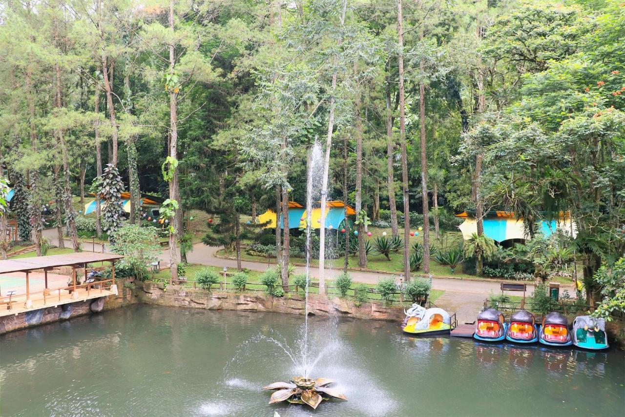 Safari Resort Puncak Exteriér fotografie